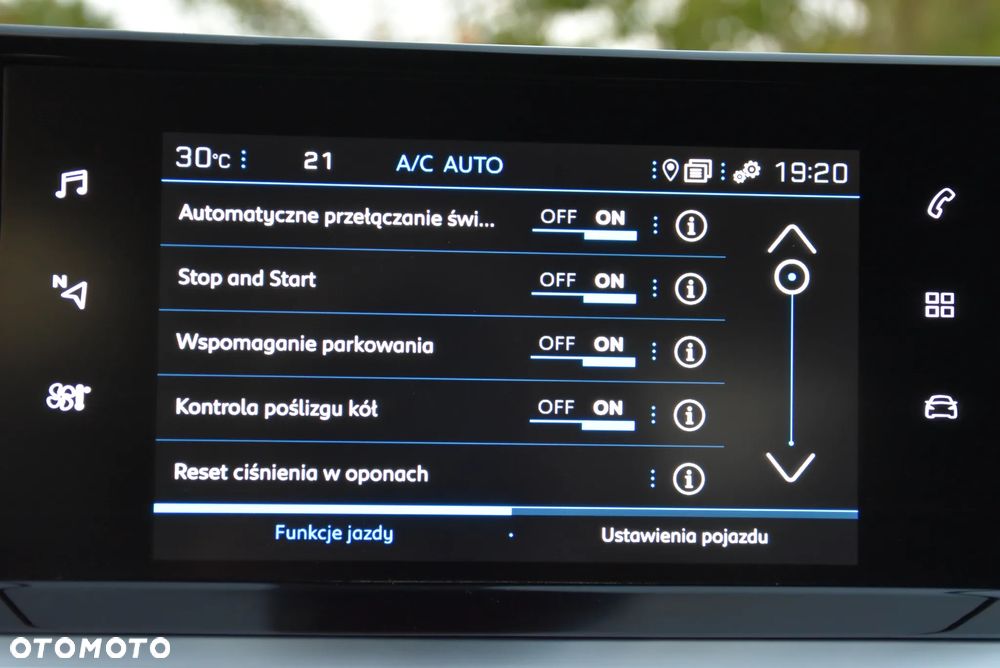 Peugeot 208 PureTech 100 GT - 35