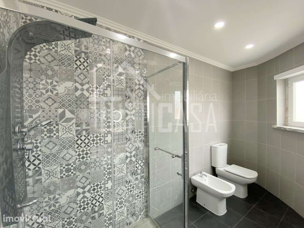Moradia V3+1 totalmente remodelada na Ericeira - Grande imagem: 3/29
