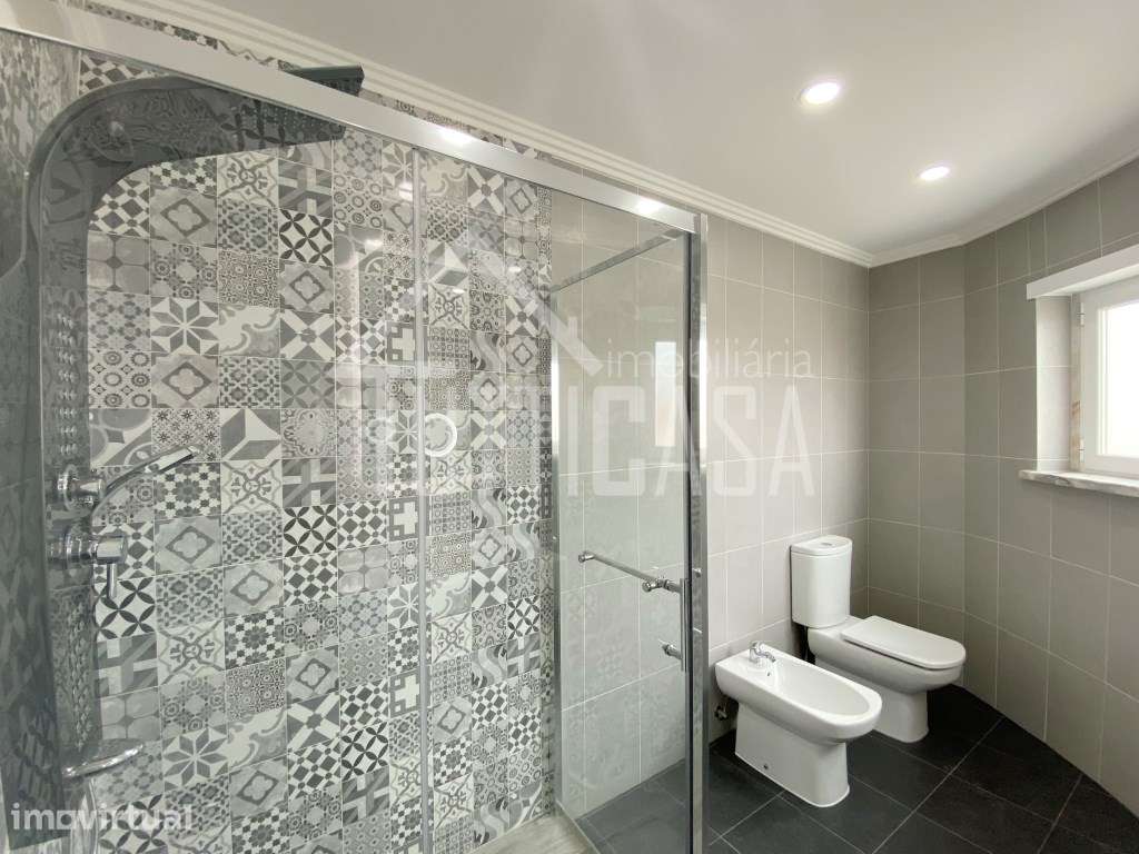 Moradia T3+1 totalmente remodelada na Ericeira - Grande imagem: 3/29
