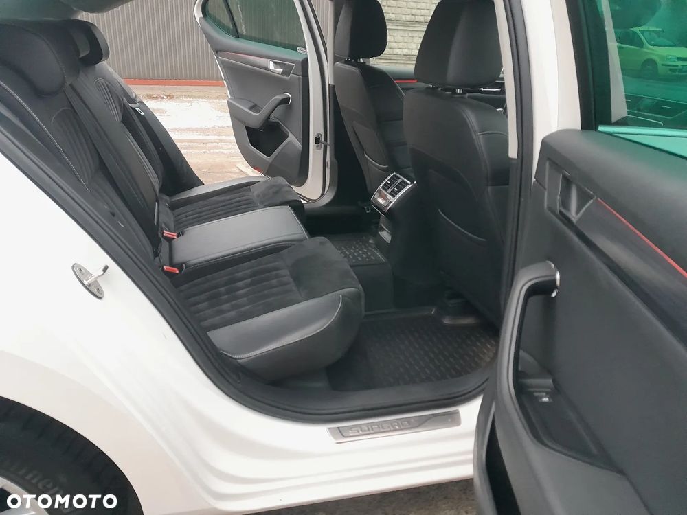 Skoda Superb ver-2-0-tdi-style - 13