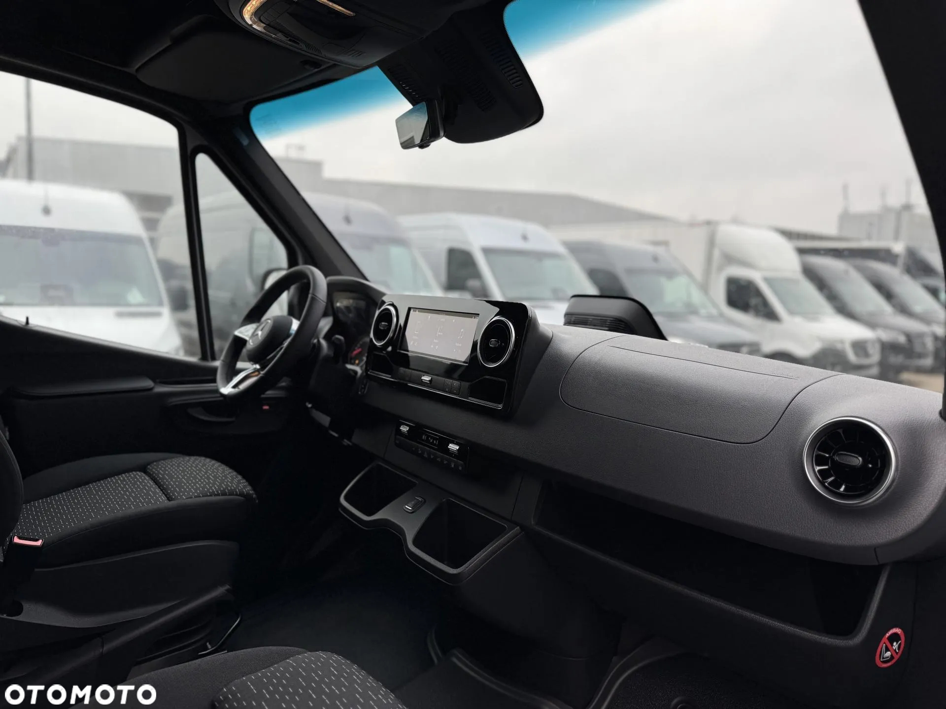 Mercedes-Benz Sprinter - 12