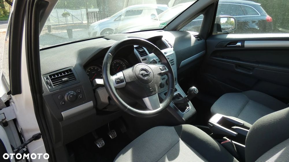 Opel Zafira - 18