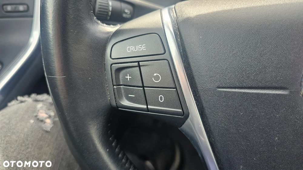 Volvo XC 60 D3 Geartronic Momentum - 33