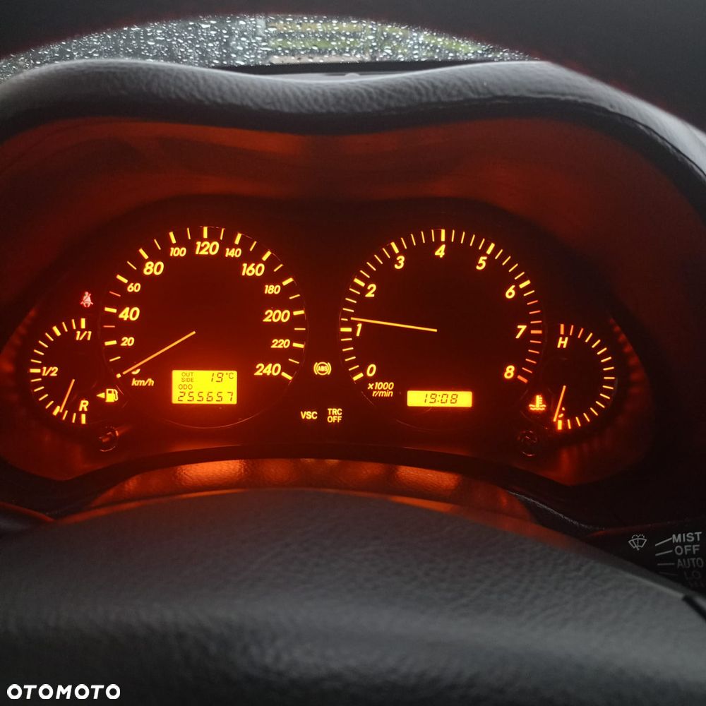 Toyota Avensis 1.8 VVT-i - 16