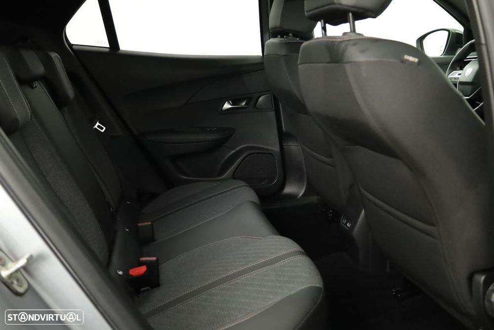 Peugeot 2008 1.2 PureTech Allure - 22