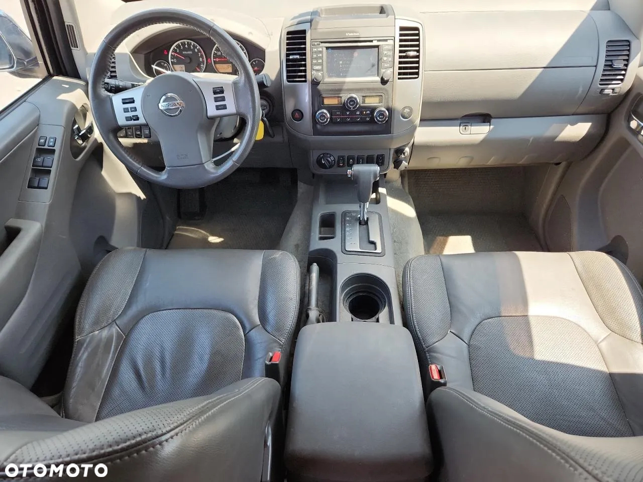 Nissan Frontier 4.0 V6 LE Crew Cab - 8