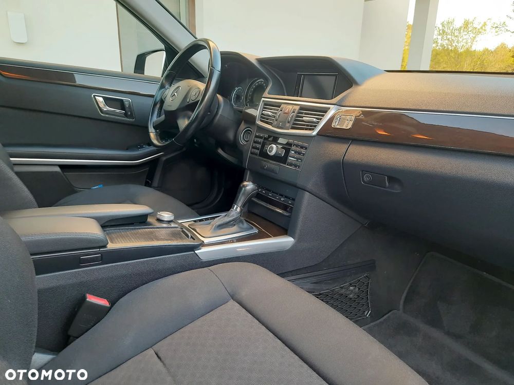 Mercedes-Benz Klasa E 250 CDI 4-Matic BlueEff - 23