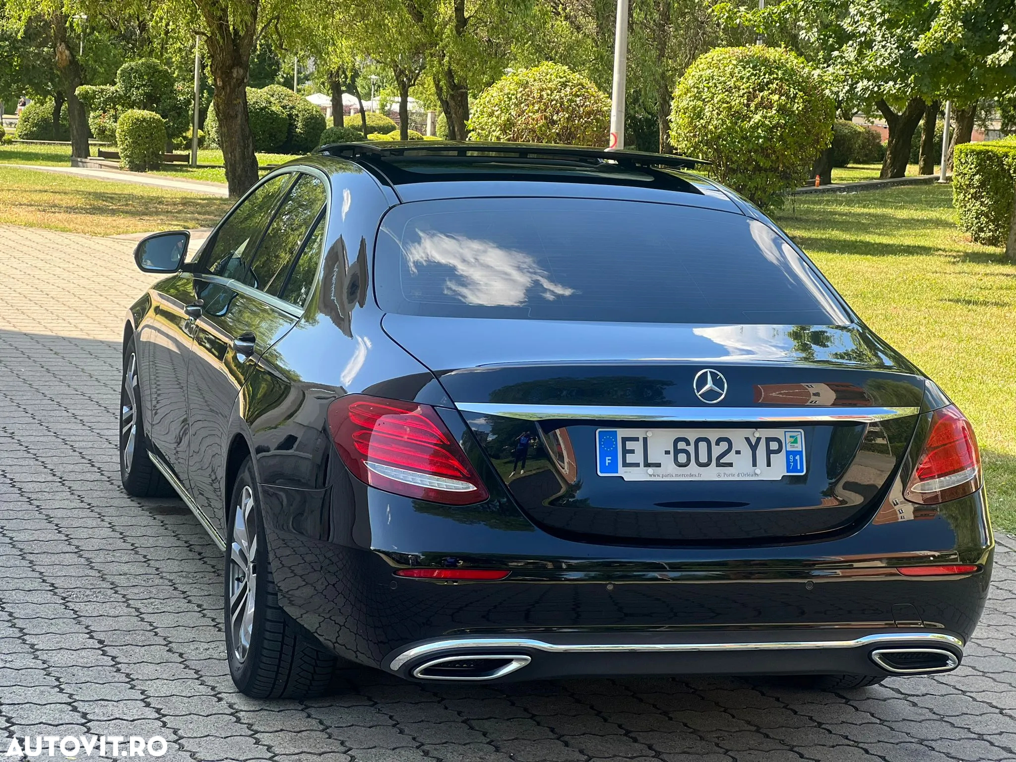 Mercedes-Benz E 220 d 4Matic T 9G-TRONIC Avantgarde - 4