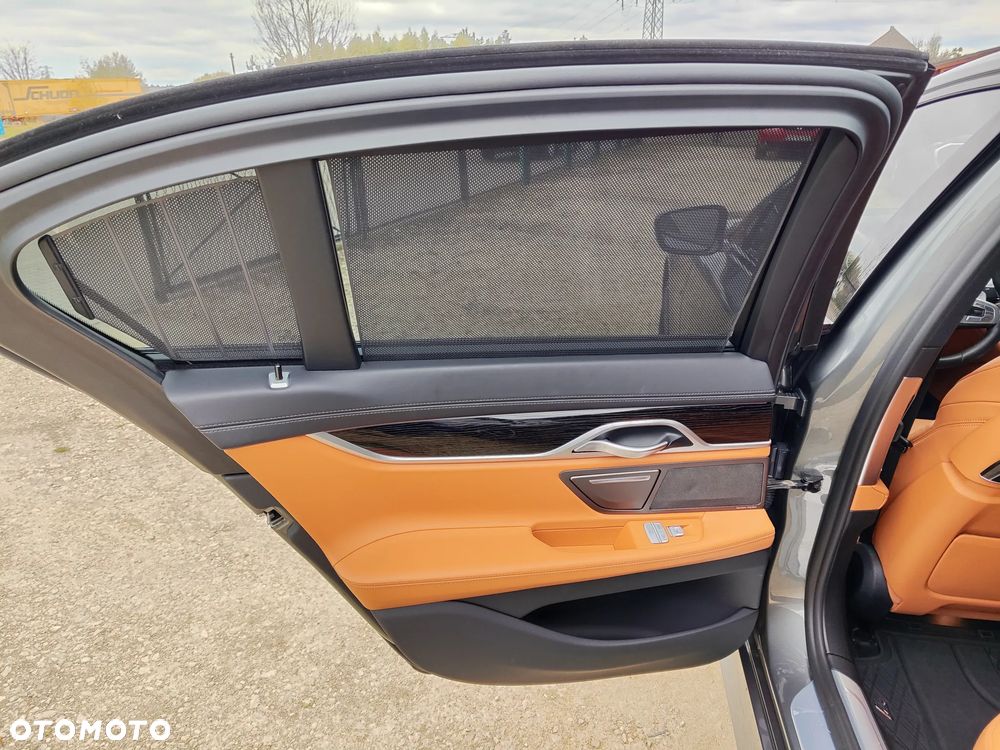 BMW Seria 7 740d xDrive sport - 22