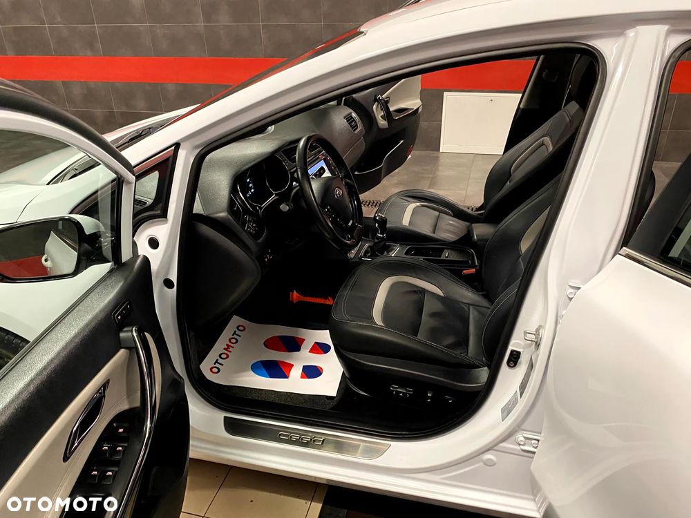 Kia Ceed 1.6 GDI Platinum Edition - 16