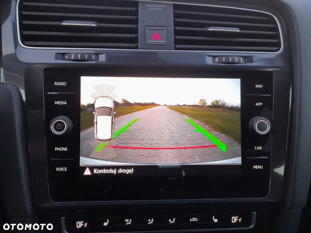 Volkswagen Golf - 25