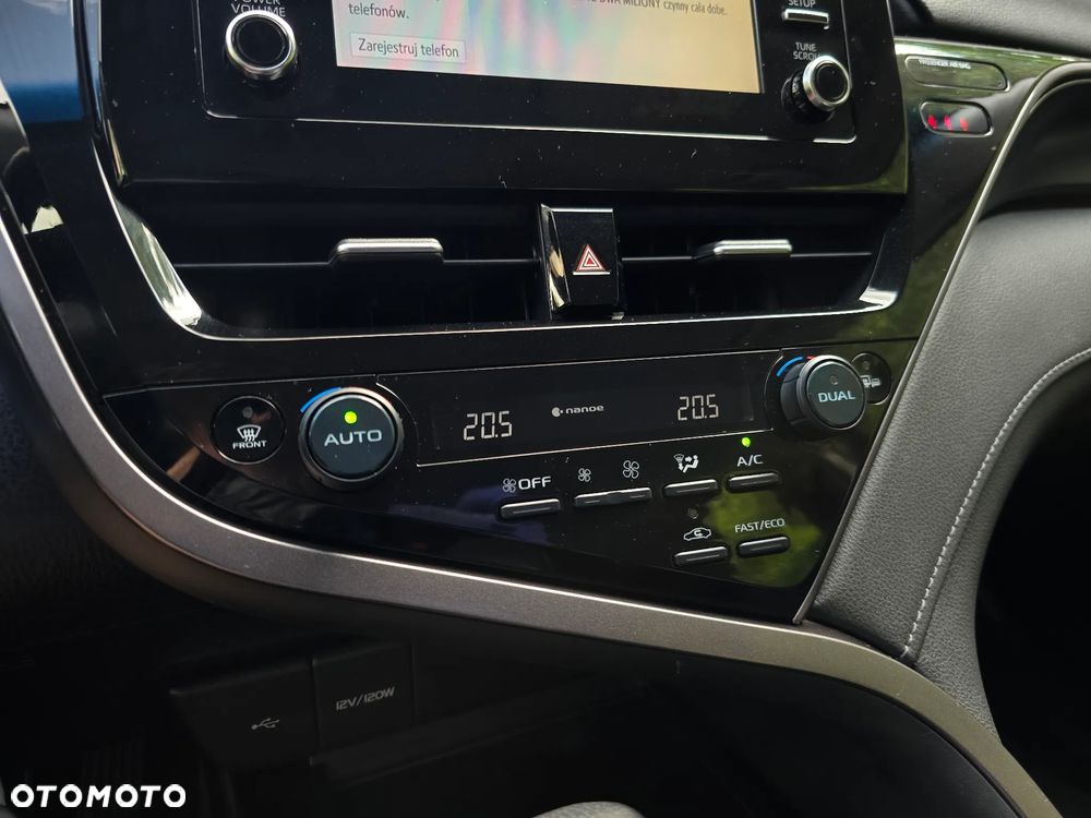 Toyota Camry 2.5 Hybrid Comfort CVT - 23