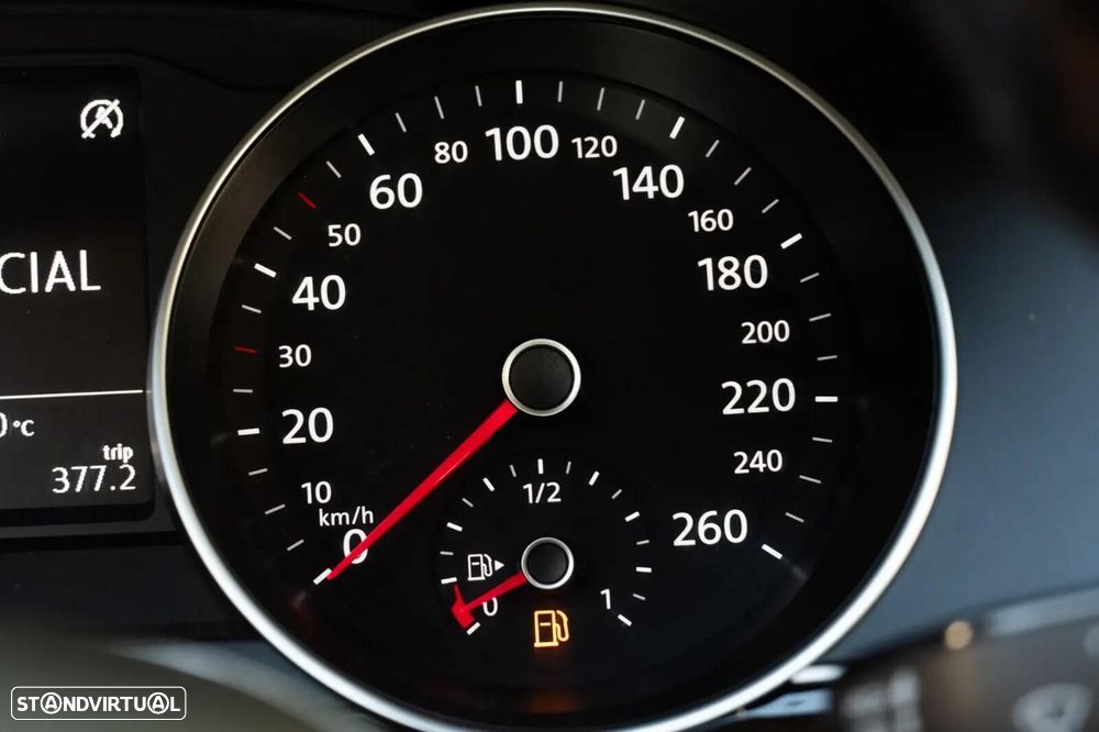 VW Passat Variant 1.6 TDI Confortline DSG - 14