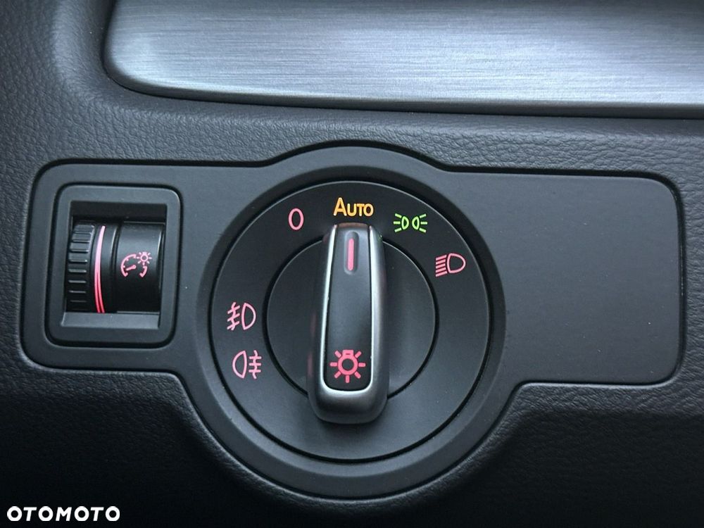 Volkswagen Passat - 33