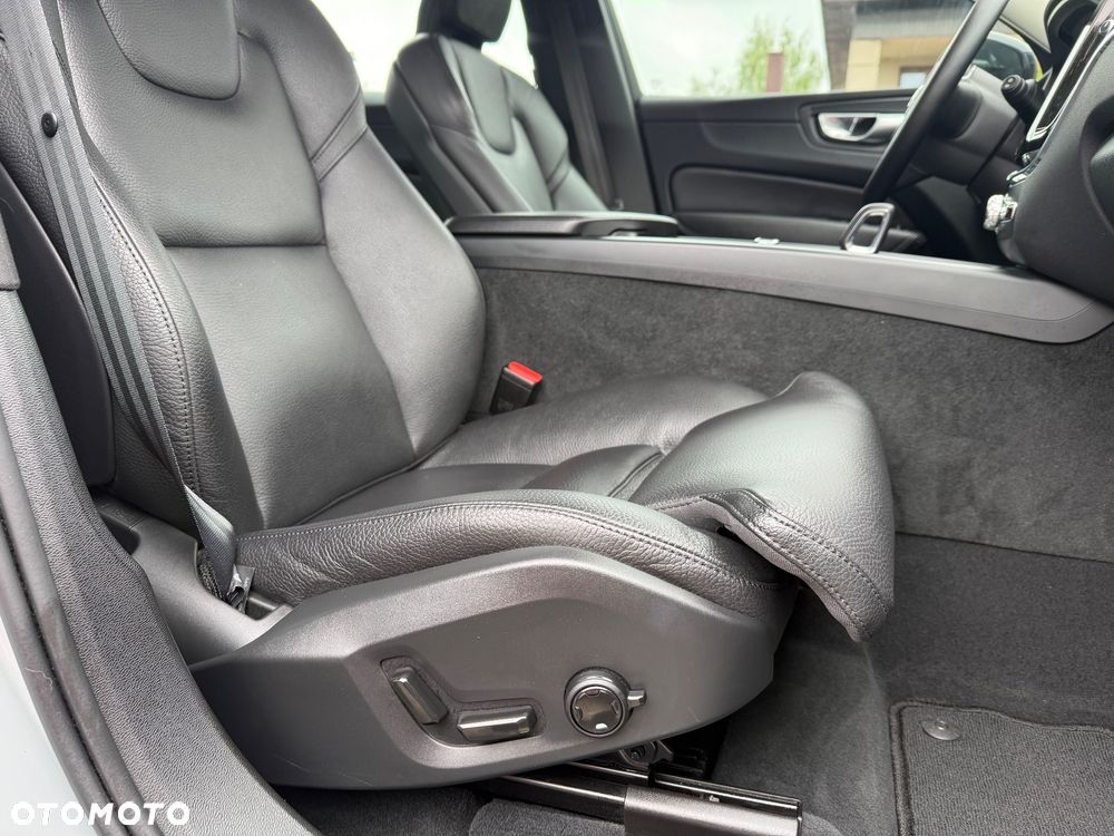 Volvo XC 60 B4 D Ultimate Dark - 34