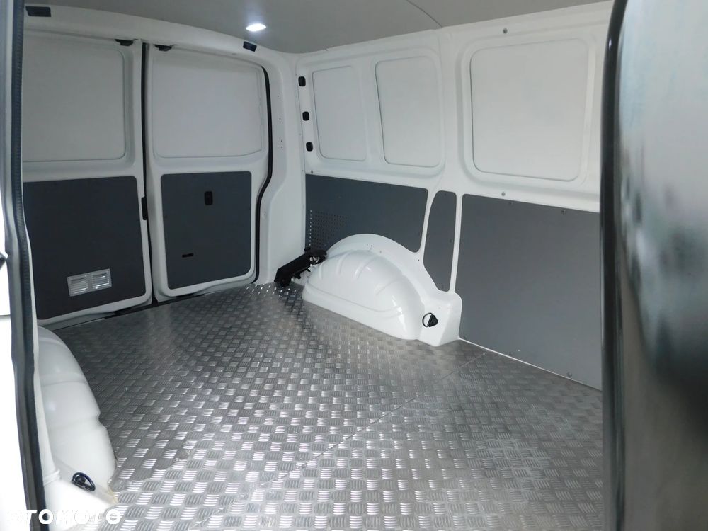 Volkswagen Transporter - 4