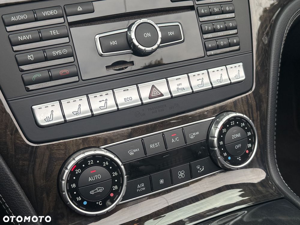 Mercedes-Benz SL 63 AMG - 25