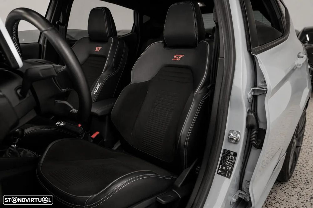 Ford Fiesta 1.5 EcoBoost ST - 16