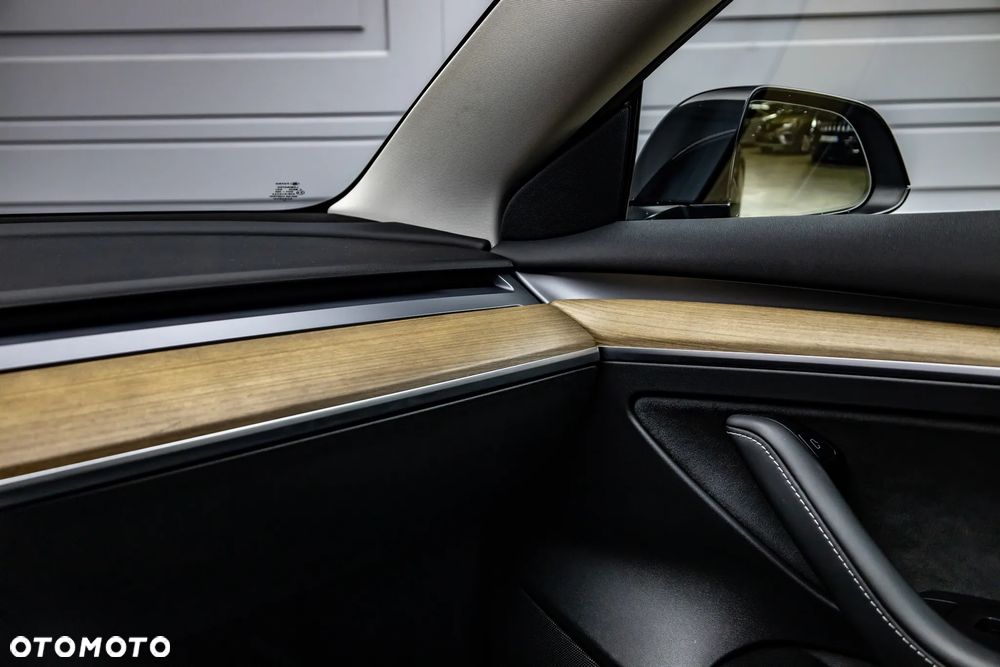 Tesla Model 3 - 24