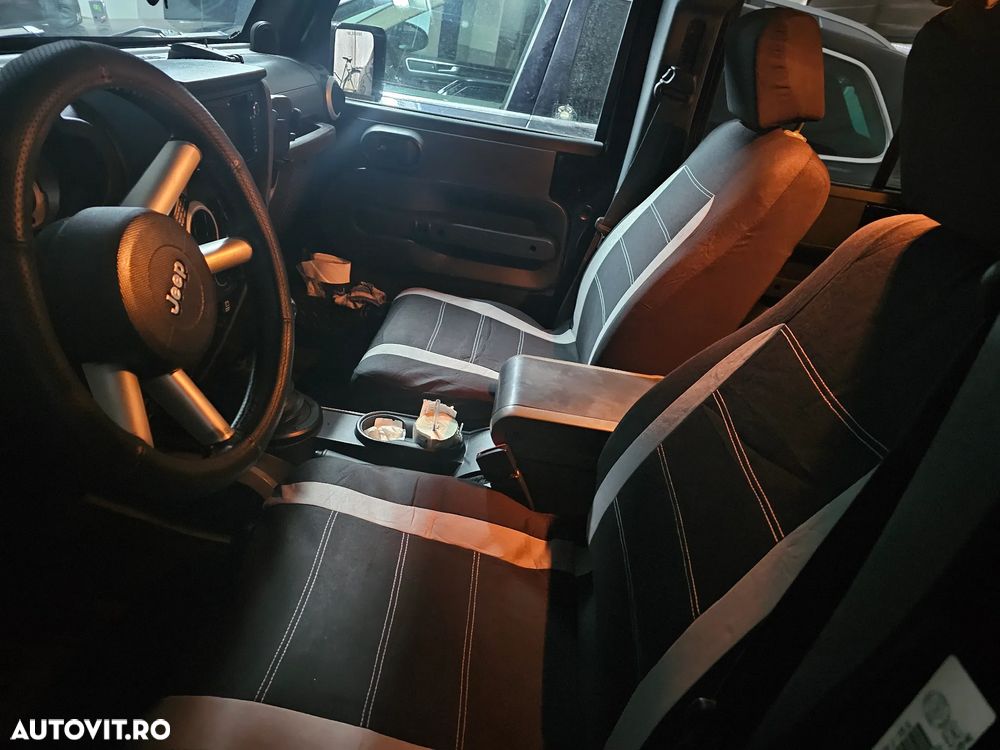 Jeep Wrangler - 12