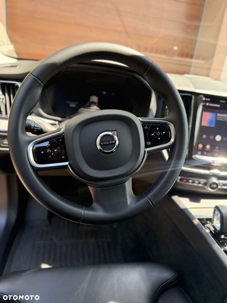 Volvo XC 60 B4 B Plus Dark - 4