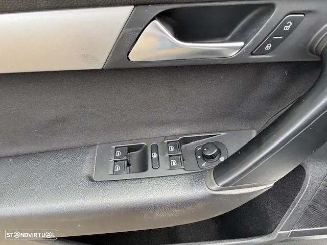 VW Passat 1.6 TDI BlueMotion - 32