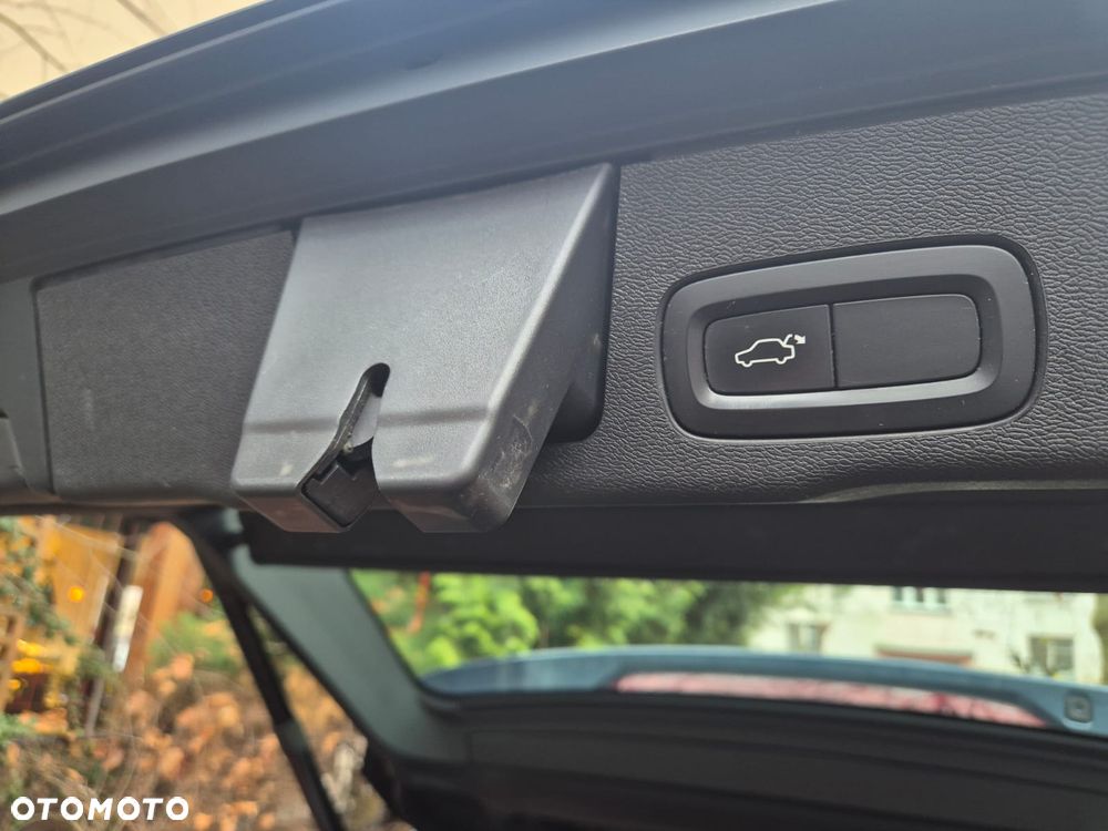 Volvo XC 60 D5 AWD Momentum - 17