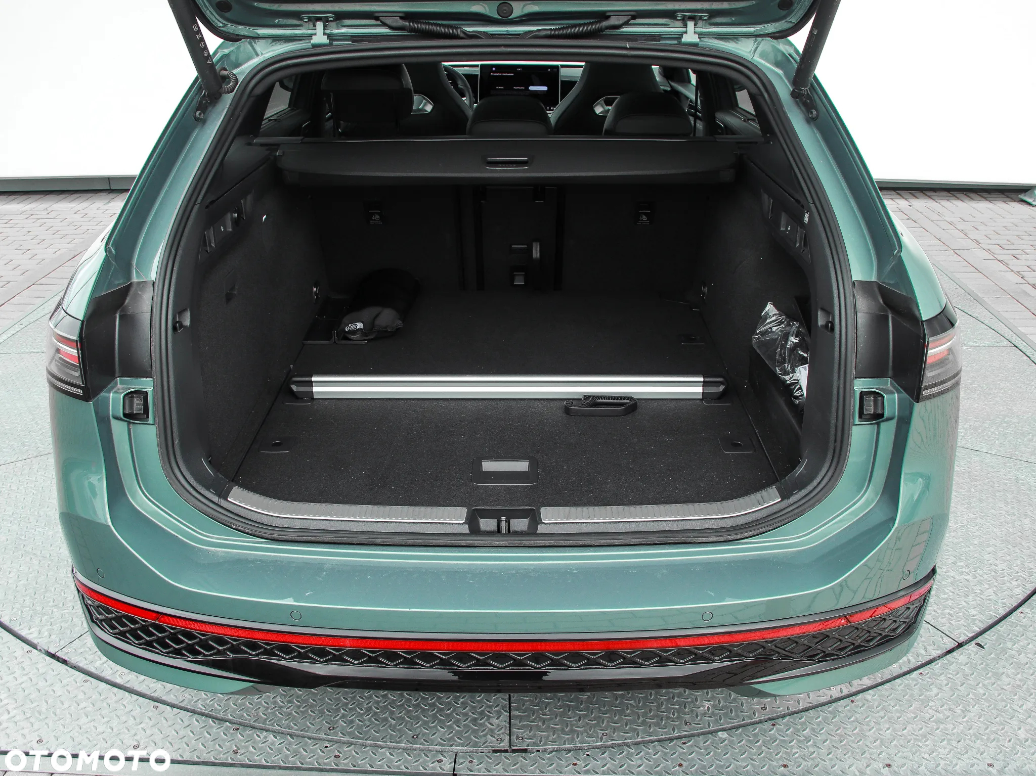 Volkswagen Passat 2.0 TSI 4Mot R-Line Plus DSG - 9