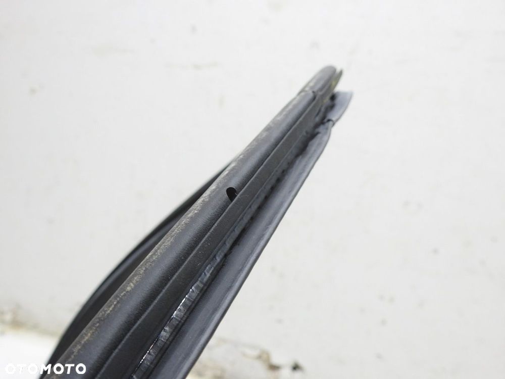 USZCZELKA DRZWI PRAWY TYŁ AUDI A4 B7 AVANT - 2