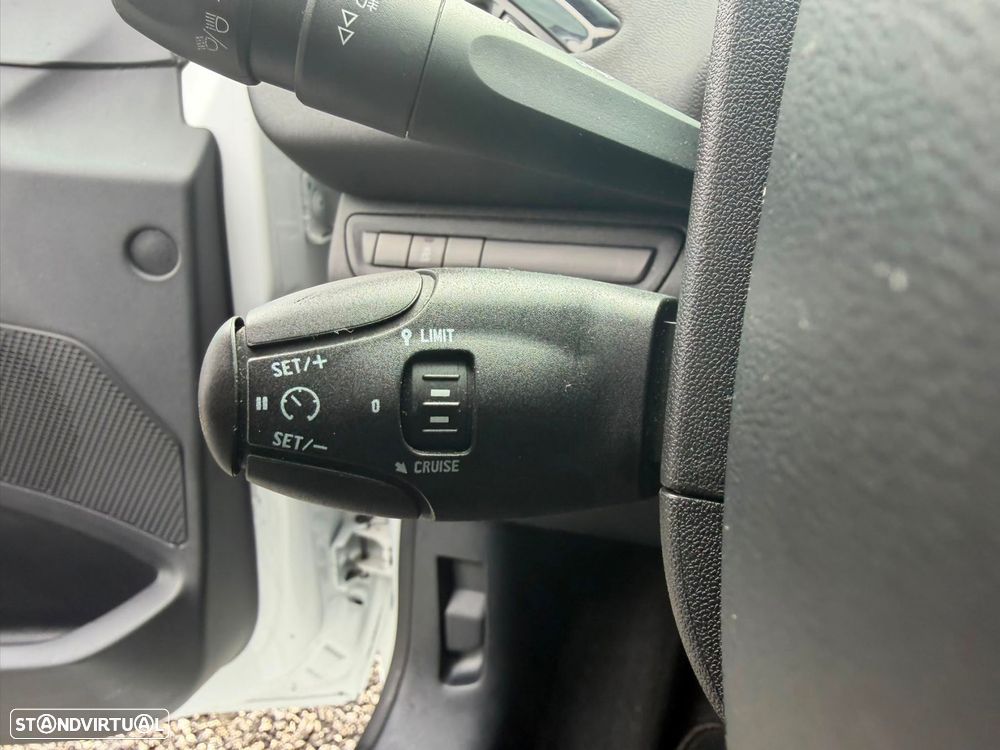 Peugeot 208 1.6 BlueHDi Style - 26