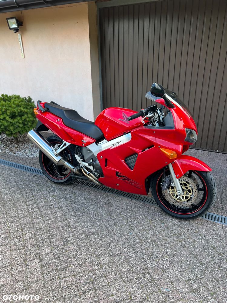 Honda VFR - 13