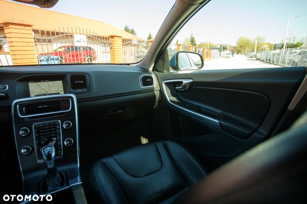 Volvo V60 D3 Geartronic Momentum - 30