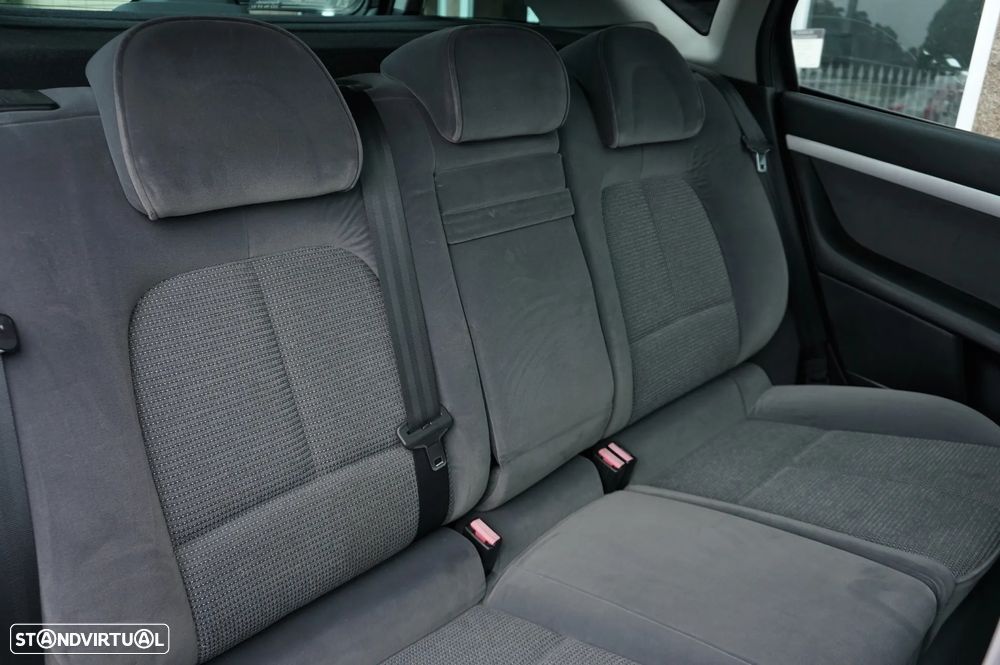 Peugeot 407 SW 1.6 HDi Premium - 20