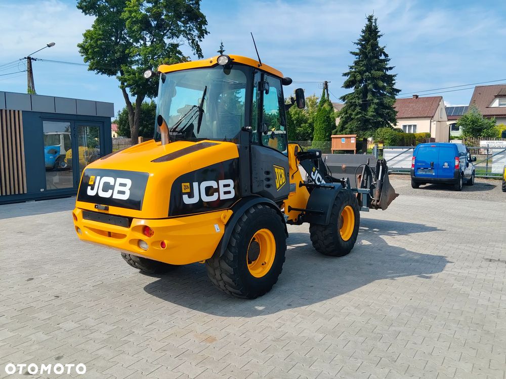 JCB 406 - 3