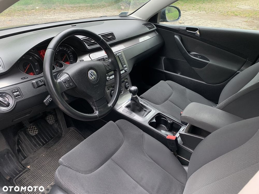Volkswagen Passat 1.9 TDI DPF BlueMotion - 10