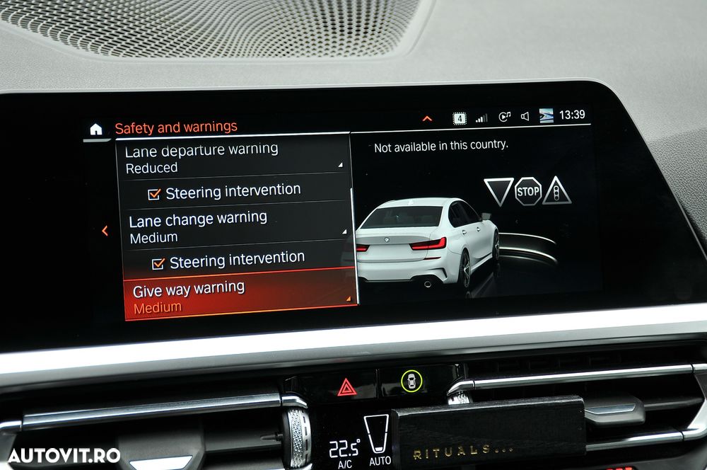 BMW Seria 3 330e Aut. M Sport - 28