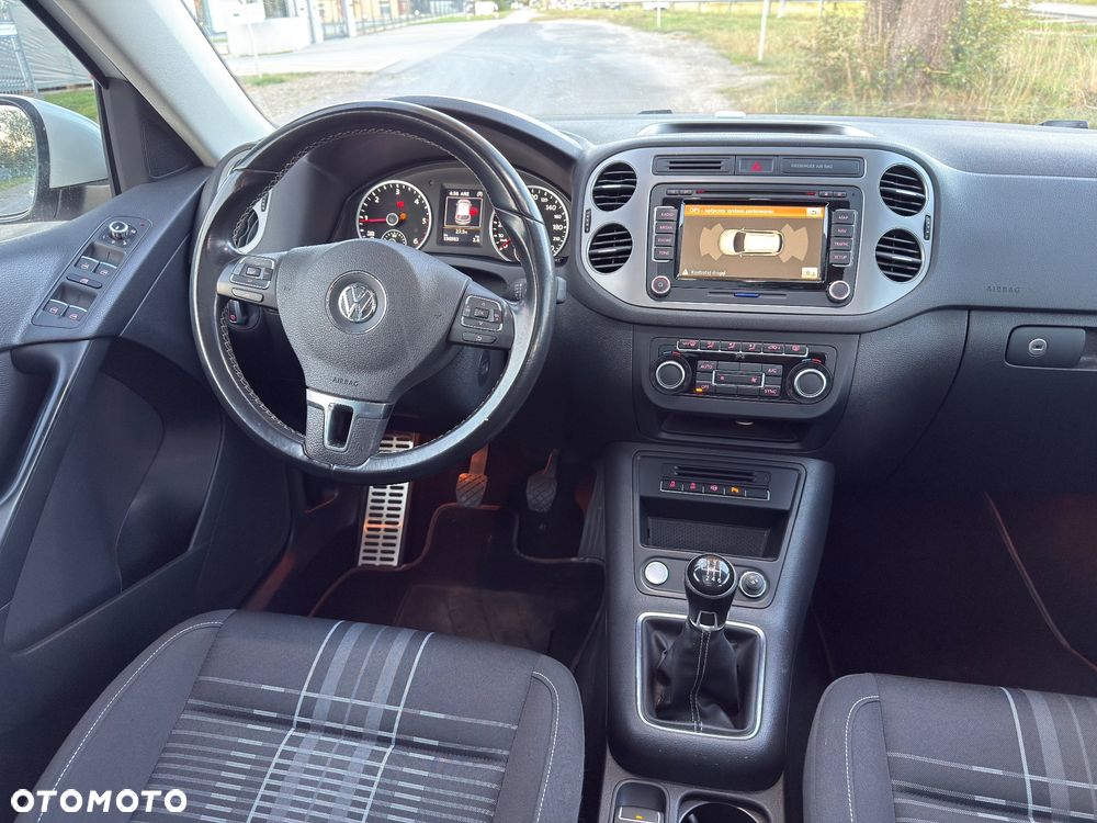 Volkswagen Tiguan 2.0 TDI DPF BlueMotion Technology Lounge Sport & Style - 29