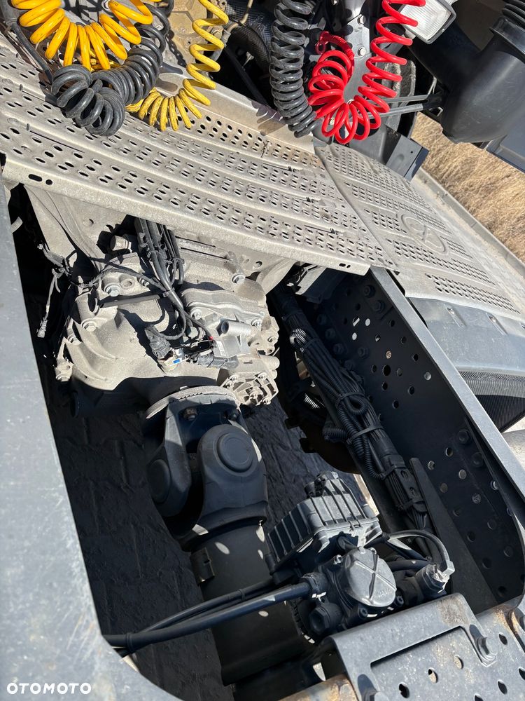 Mercedes-Benz Actros - 9