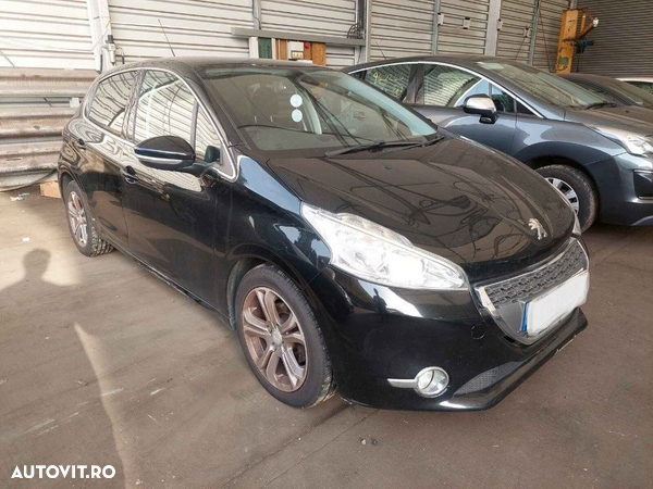 Bara fata Peugeot 208 2012 HATCHBACK 1.6 HDI