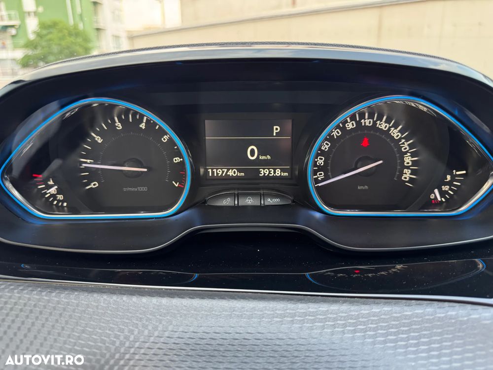 Peugeot 2008 PureTech 110 Stop&Start EAT6 Allure - 24