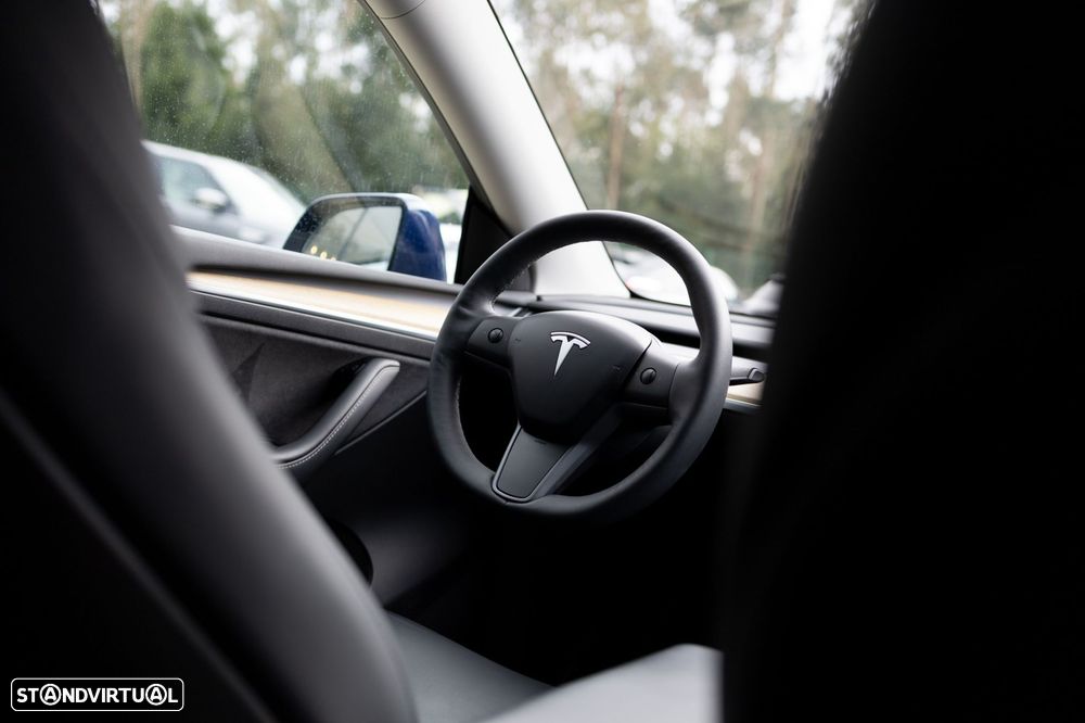 Tesla Model Y Standard RWD - 2