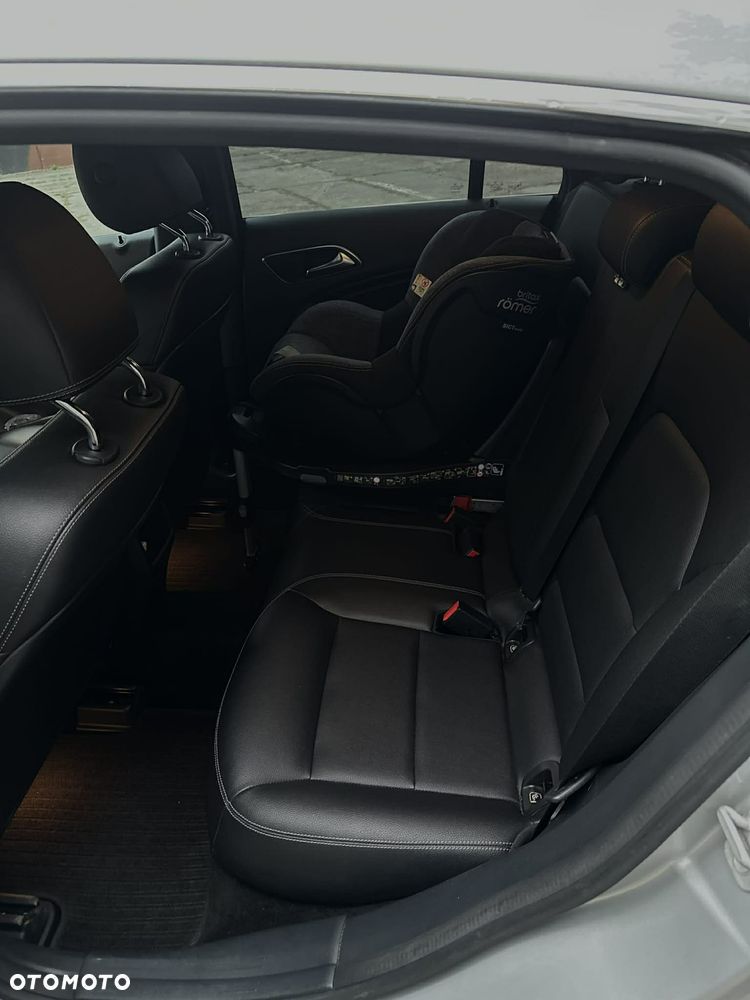 Mercedes-Benz CLA 180 d - 11