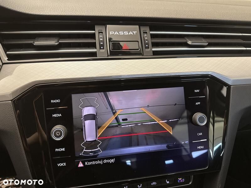 Volkswagen Passat - 16