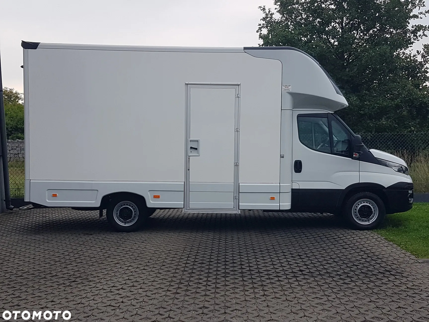 Iveco DAILY KONTENER NISKOPODŁOGOWY 4,31x2,24x2,43 FOODTRUCK SKLEP KAMPER KLIMA BAR KONIOWÓZ - 12
