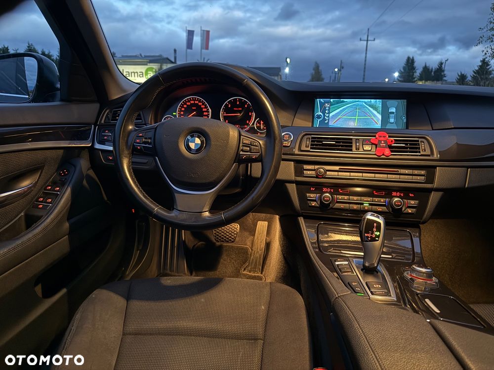 BMW Seria 5 525d xDrive Touring Sport-Aut - 14