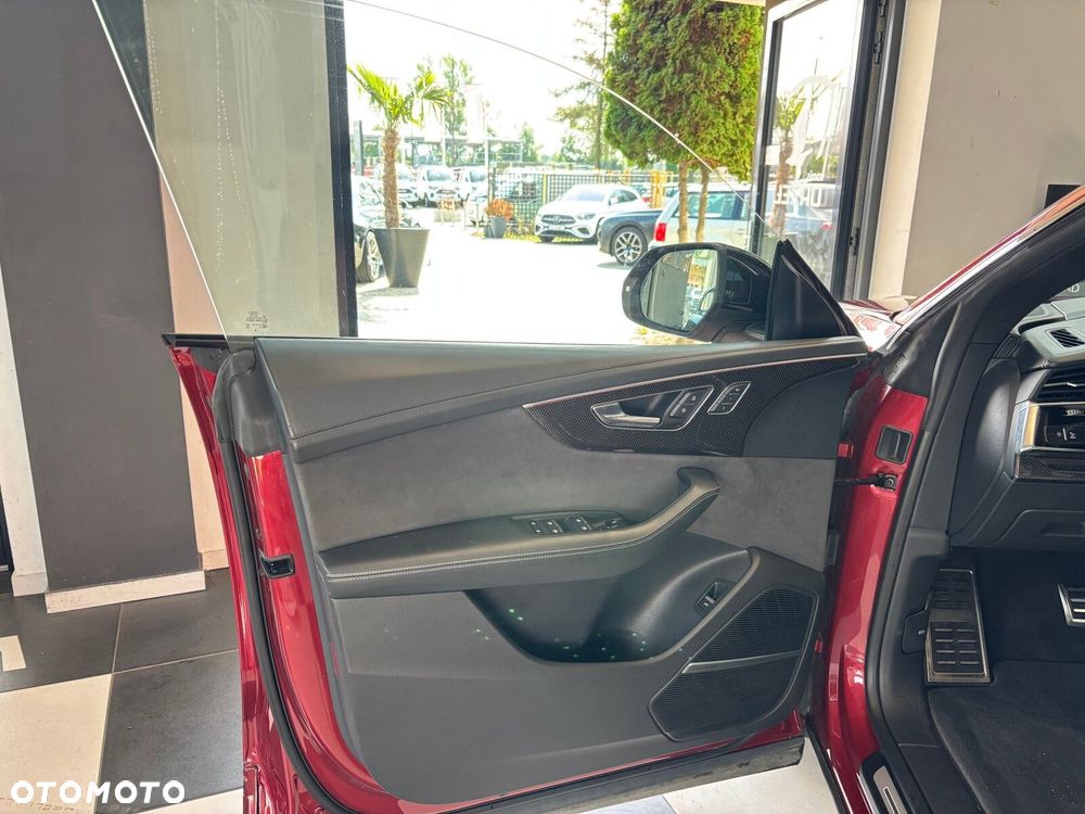 Audi SQ8 - 8
