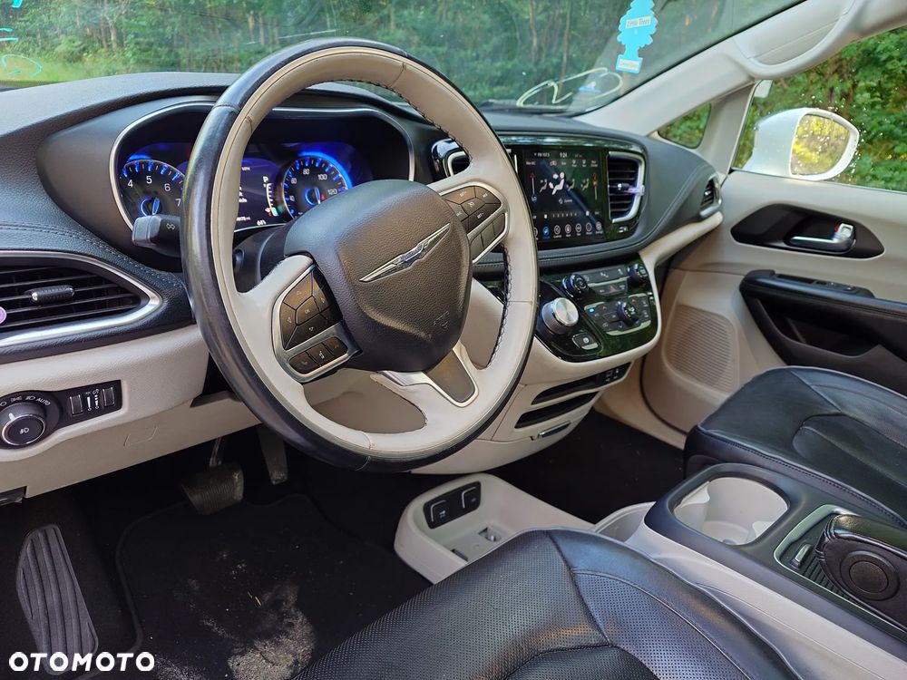 Chrysler Pacifica - 6