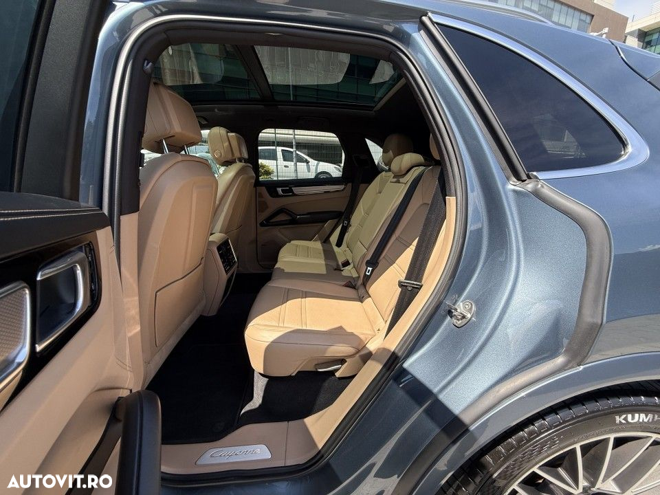Porsche Cayenne - 12