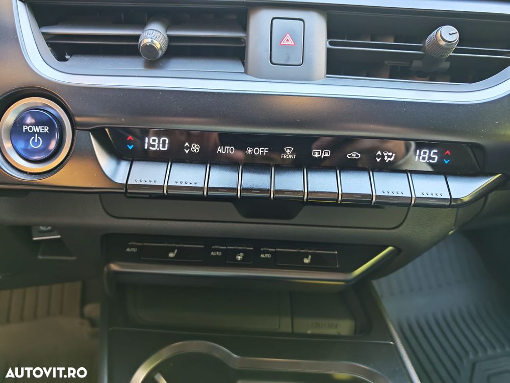 Lexus UX 250h Business Edition - 13