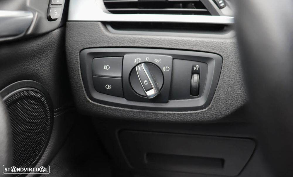 BMW X1 16 d sDrive xLine Auto — fotografia 29